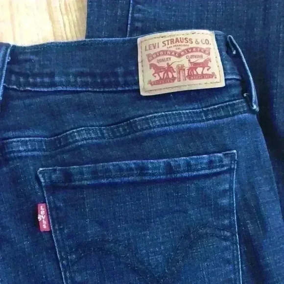 Women’s Levi’s Dark Wash 5 Pocket 505 Mid Rise Jeans - Picture 3 of 6